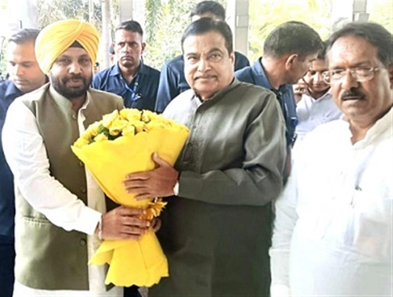 High-level meeting led by Union Road Transport and highways Minister: Aim to strengthen the road network in Punjab