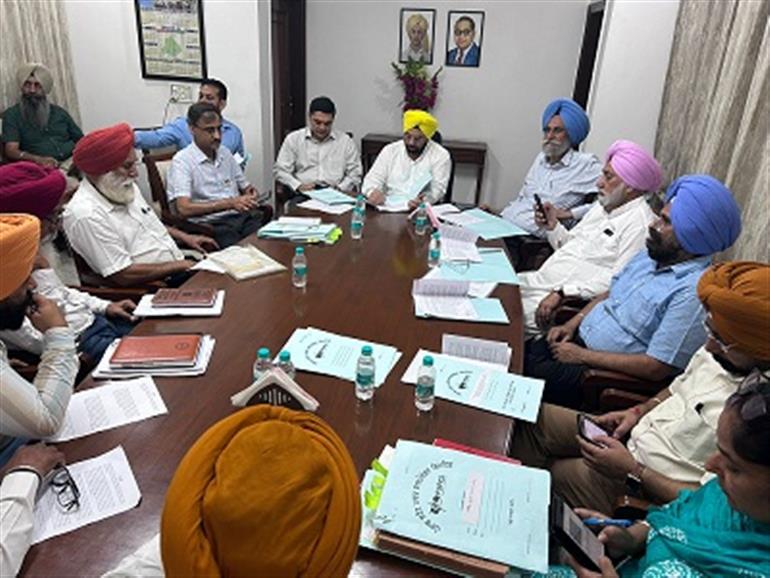 Power Minister holds meeting with PSEB Joint Forum and Bijli Mulazam Ekta Manch