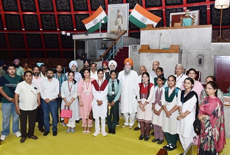 Sandhwan felicitates seven students with cash prizes returned from Japan