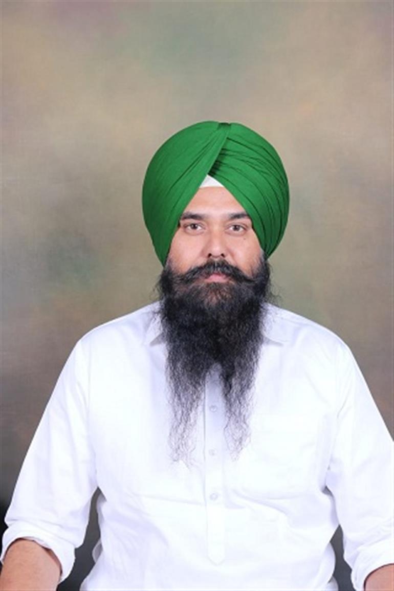 Govt should give special grants to institutes like Punjab University