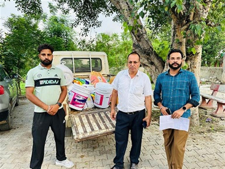 Agriculture dept seizes pickup truck laden with spurious pesticides in Bathinda