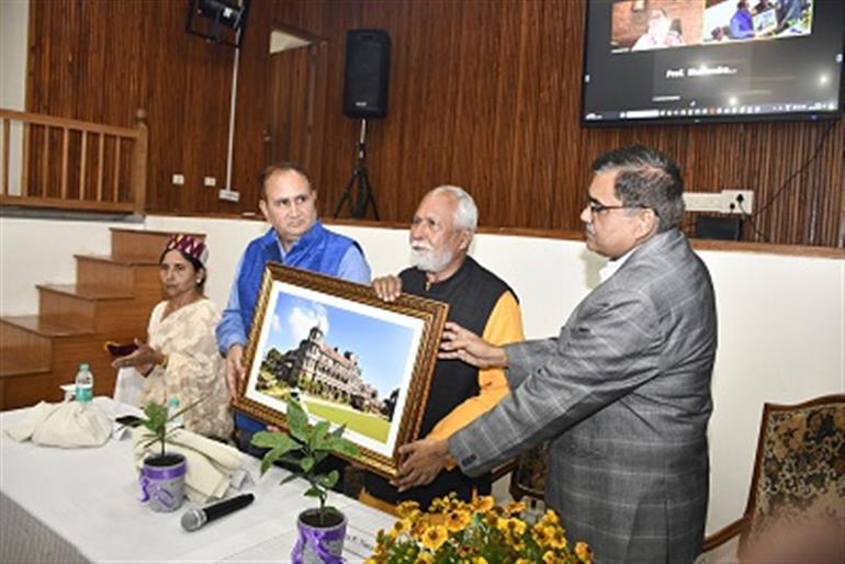 IIAS Hosts Farewell for Former Director Prof. Nageshwar and Welcomes New Director Prof. Raghavendra 