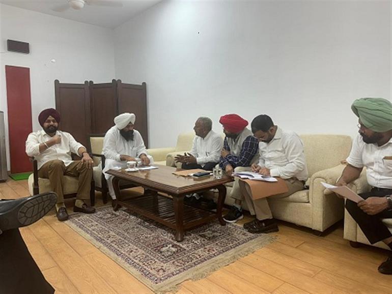 Gau Sewa Commision Chairman met Deputy Speaker of Vidhan Sabha for the protection of Destitute cows in District Hoshiarpur