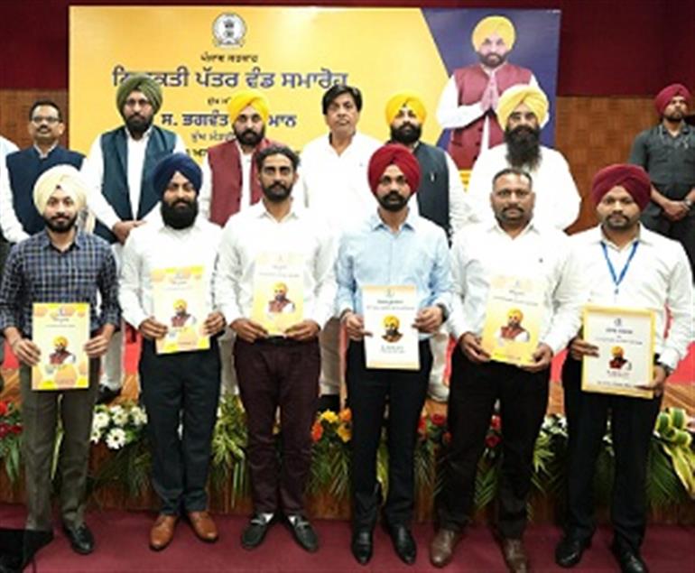 Reverse migration started in Punjab, Youth duping foreign shores to get govt jobs in state : CM