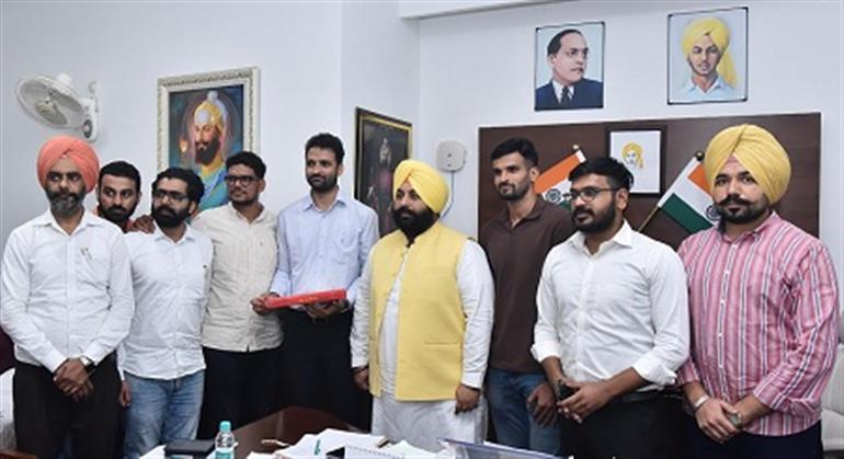 Punjab : 1158 Assistant Professors & Librarians Union thanked CM and Bains