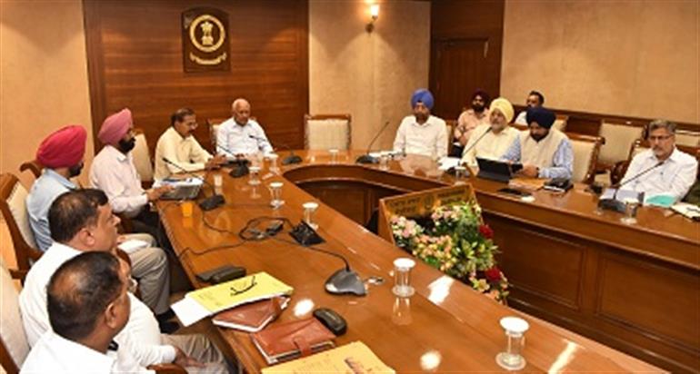 Dream of CM to see water reaching every field: Goyal
