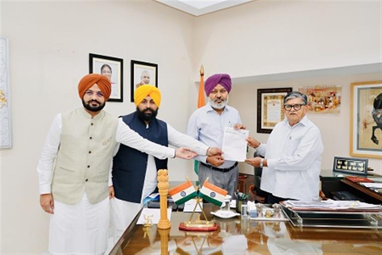 Punjab Cabinet Minister&39;s Seek Governor&39;s Intervention for Swift Rice Lifting