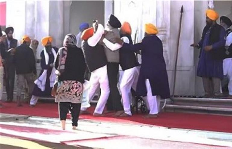 Gunshots fired at Sukhbir Singh Badal outside Golden Temple