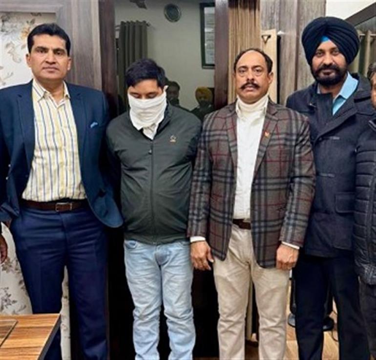 Vigilance Bureau arrests Naib Tehsildar Reader accepting Rs 8k bribe