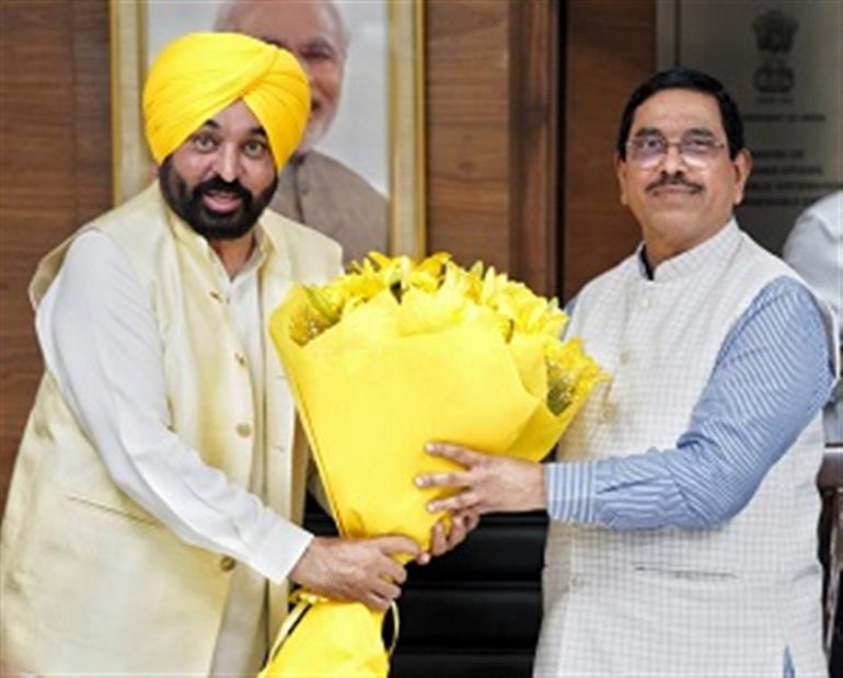 CM seeks intervention of Prahlad Joshi for expediting movement of grains from state
