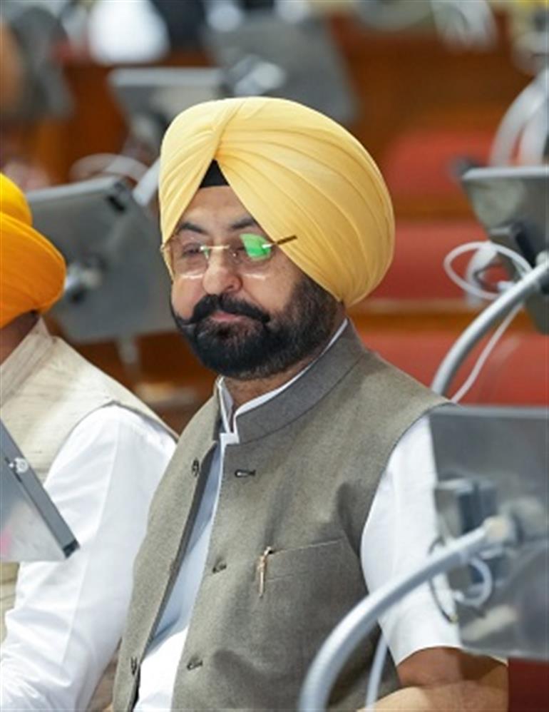 Urban estates to be built in cities of Punjab: Mundian