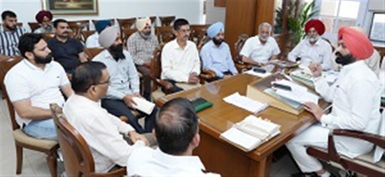 Roadways/PUNBUS and PRTC Contract Workers&39; union calls off strike following assurances from Bhullar