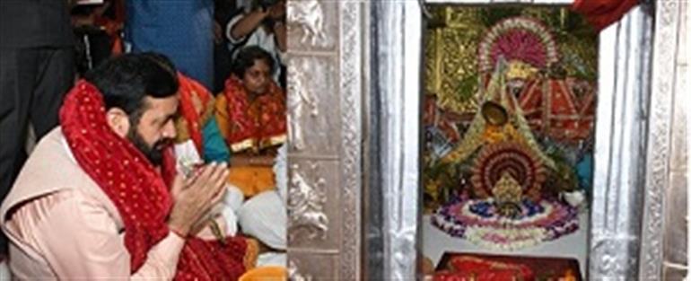 Chief Minister offers prayers at Shree Kali Mata Temple in Kalka