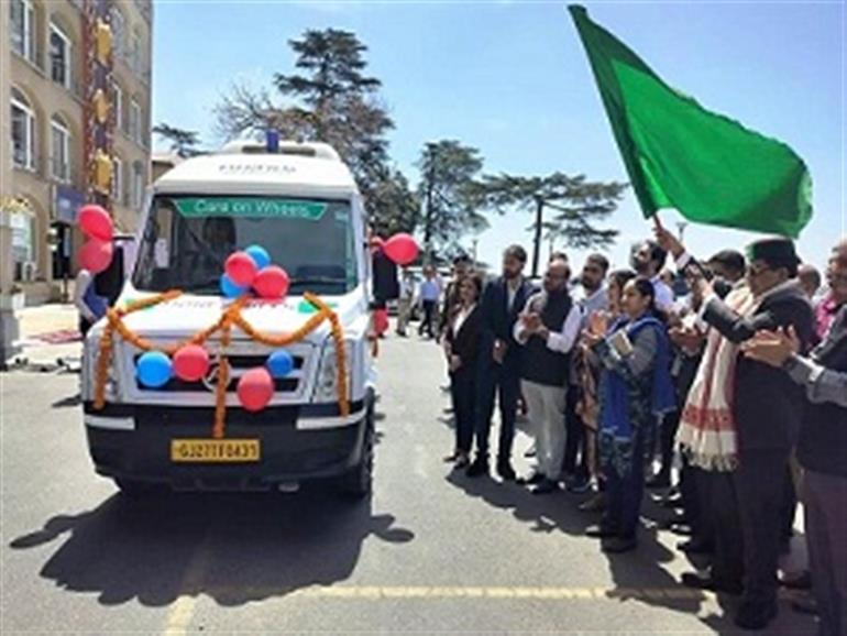 Himachal : Vehicles flagged of Under &39;Care on Wheels&39; initiative