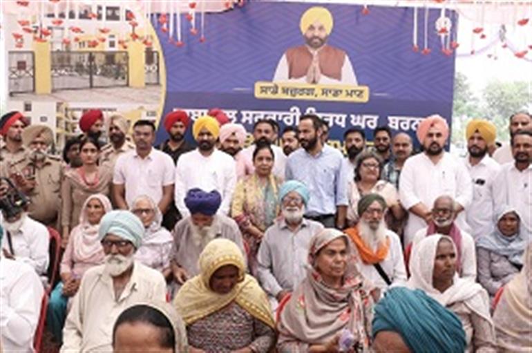 Dr Baljit Kaur, MP Meet Hayer dedicate rs 8.21 cr worth old age home to the elderly