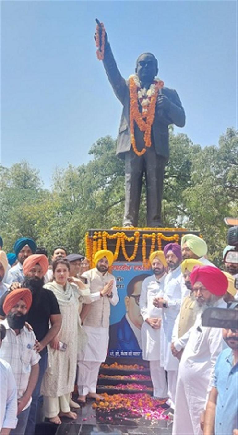Sond Pays Floral Tribute on Dr. Ambedkar’s Birth Anniversary at Fathegarh Sahib