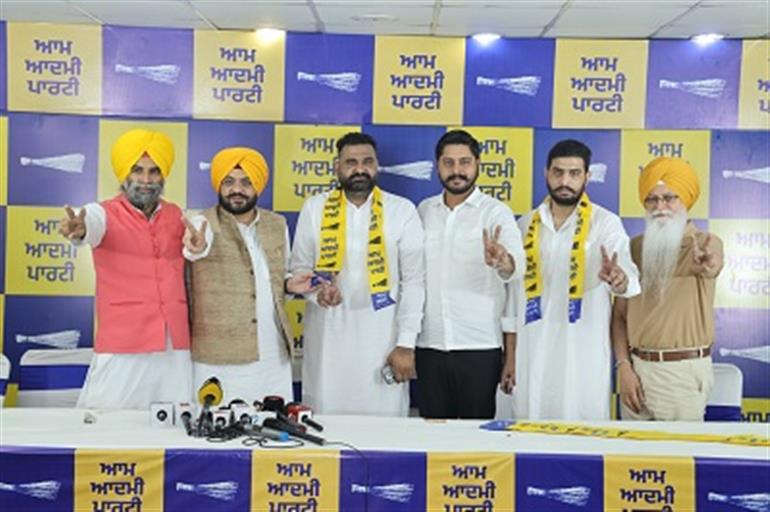 Councilor Sunny Master Quits Congress, Rejoins Aam Aadmi Party
