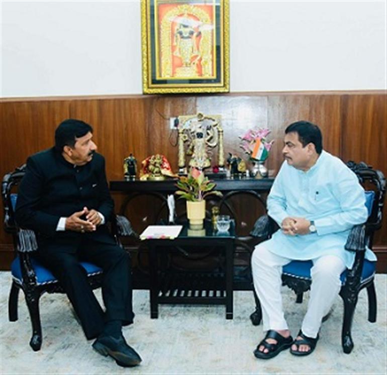 Himachal : Dy CM urges Nitin Gadkari to grant All India taxi permit for 15 years