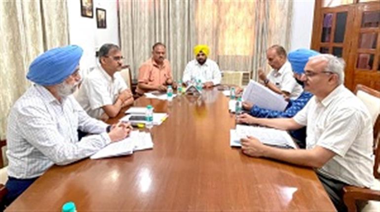Harbhajan ETO Reviews Arrangements for Uninterrupted Power Supply During Paddy Sowing Season