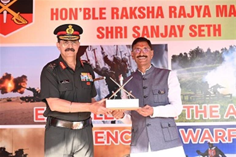 Raksha Rajya Mantri visits army training command, Shimla
