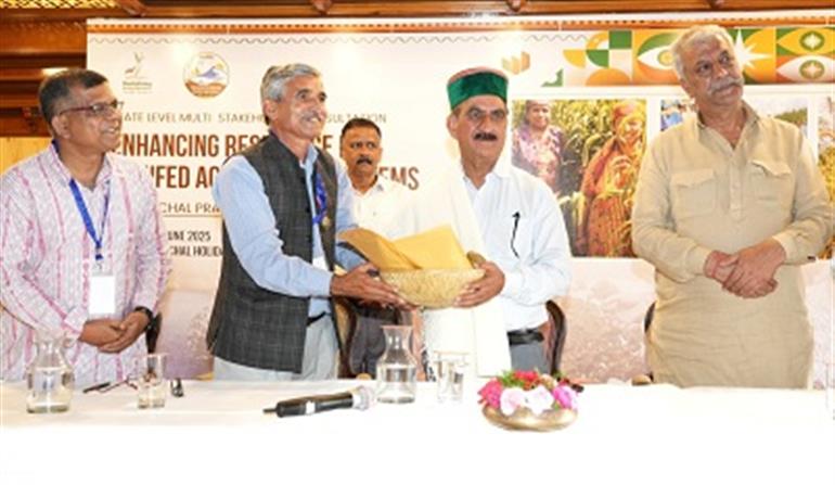 Himachal : State Govt will declare support price for potato: CM