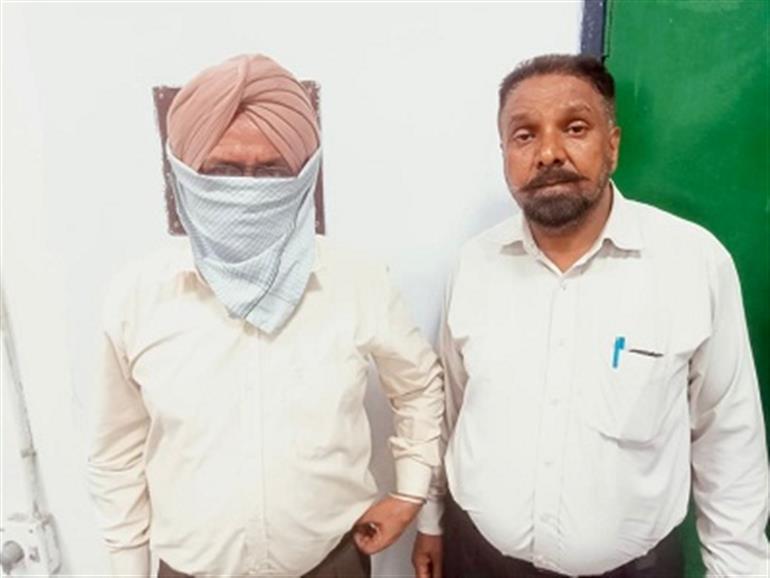 Vigilance Bureau nabs SDM’s Steno with bribery cash Rs 24 lakh