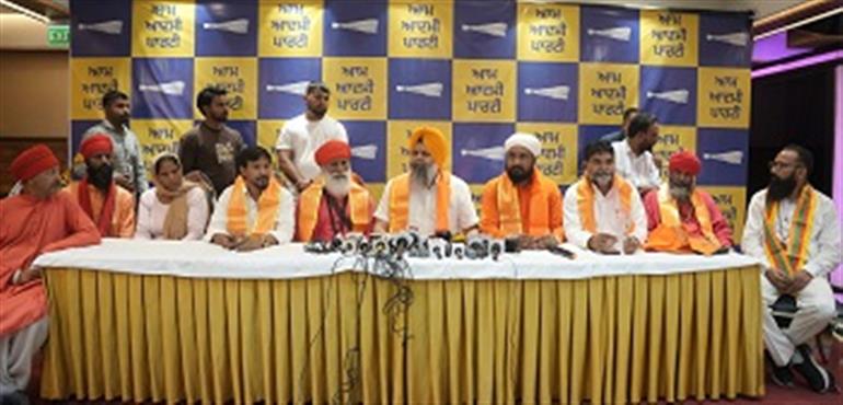 Valmiki Community&39;s Religious Leaders Extend Support to AAP Candidate 