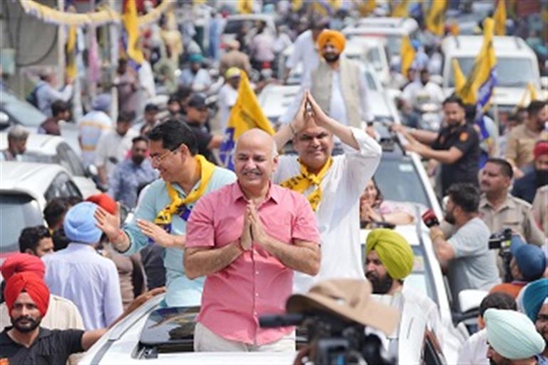 Historic Road show on the last day of campaign seals AAP&39;s victory 