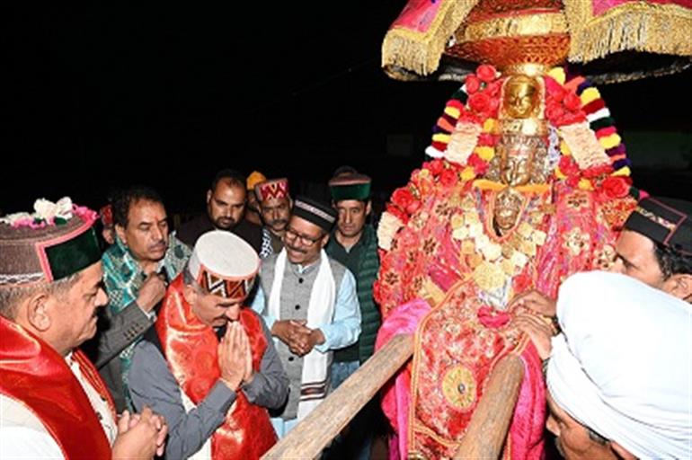 Himachal : CM participates in ‘Sarkar Gaon Ke Dwar’ programme in Baga-Sarahan