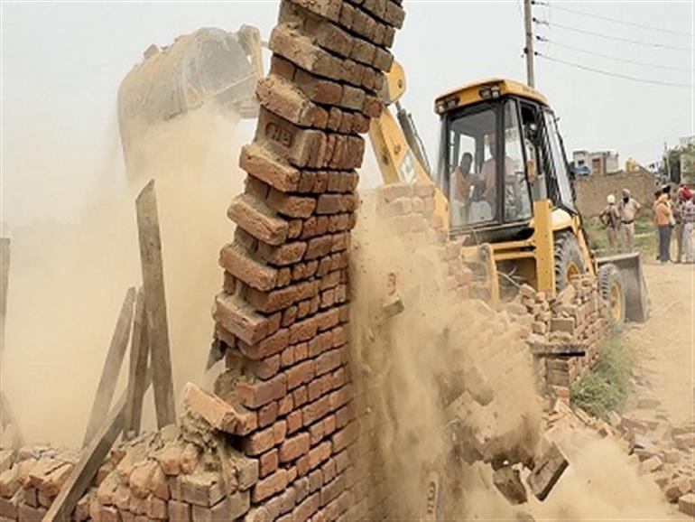 Fazilka : Two More Drug Smugglers&39; Houses Demolished in Arniwala