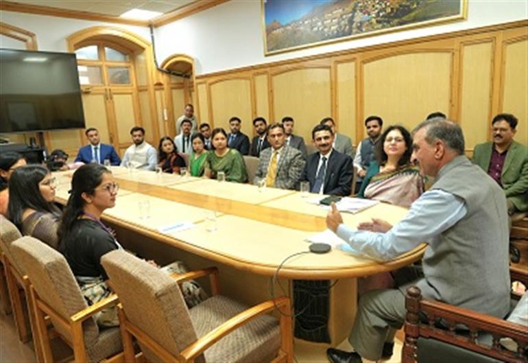 Himachal : Adopt people centric approach, CM tells young officers