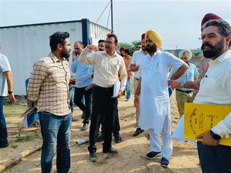 Mundian Takes strong Notice of Delay and Substandard Work on GMADA Roads