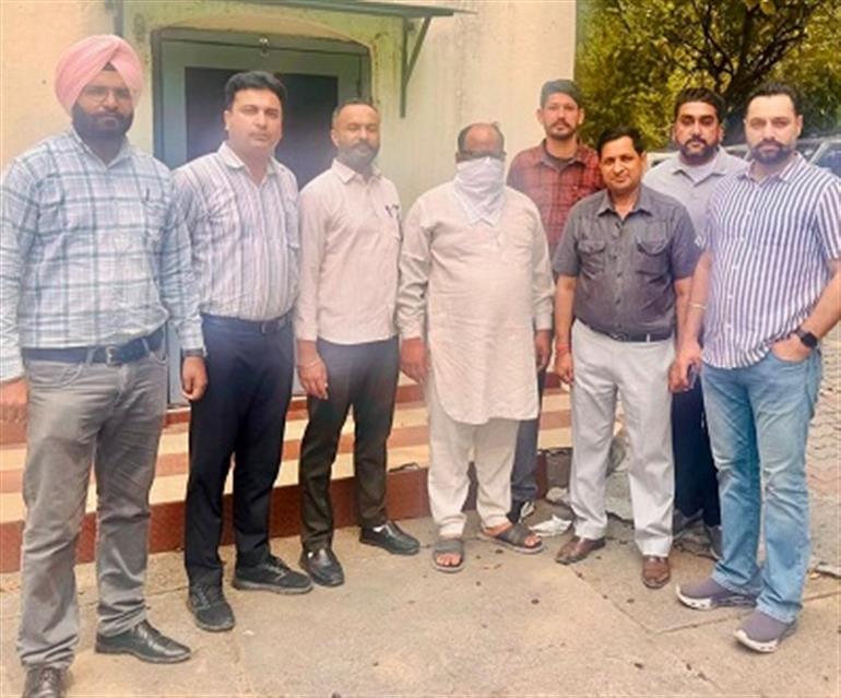 DEO Clerk nabbed red-handed accepting Rs 20,000 bribe from teacher