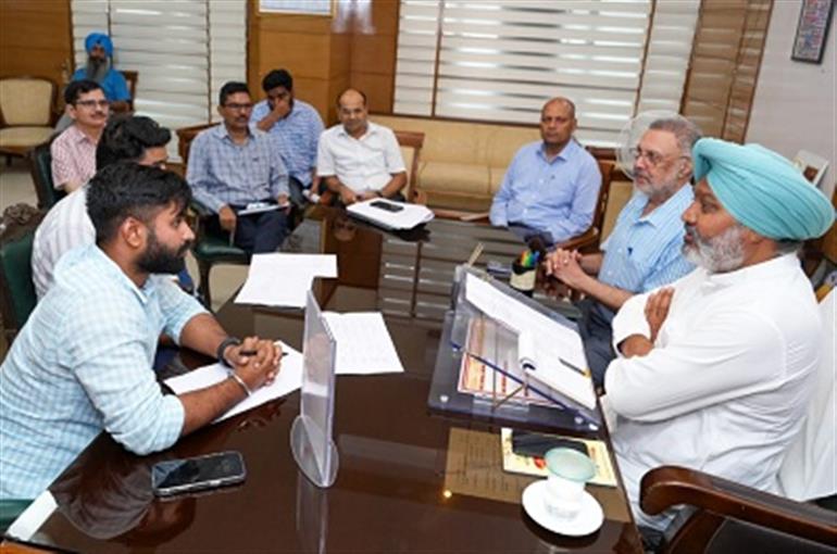 Forum of resident doctors calls off strike after meeting with FM & HM