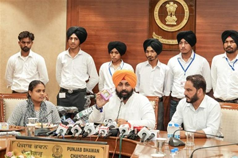Govt school youngpreneurs to pitch startups at Biz Blasters Expo