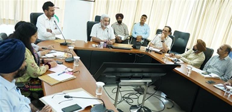 Explore possibility of a pilot project of planting huge saplings of flowery variety on highways: Kataruchak