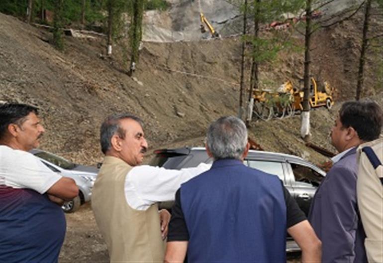 CM inspects vulnerable points along Shoghi-Dhalli four-lane project