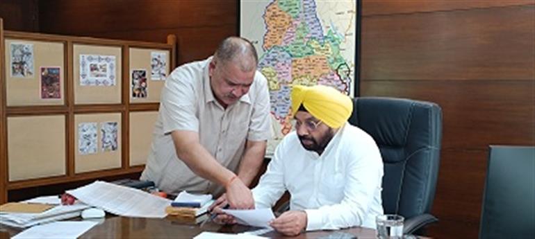 Architecture Department to develop contemporary, public friendly building infrastructure : Harbhajan ETO