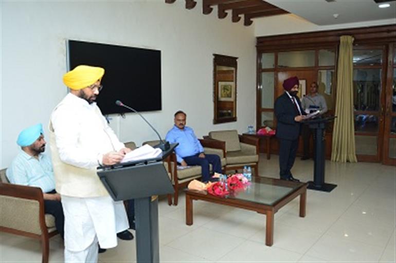 Power Minister Administers Oath to Er. Ravinder Singh Saini as Member of PSERC