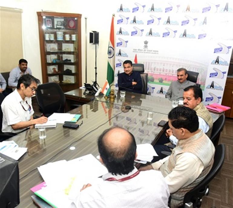 Himachal : CM Sukhu calls on Union Minister Gadkari