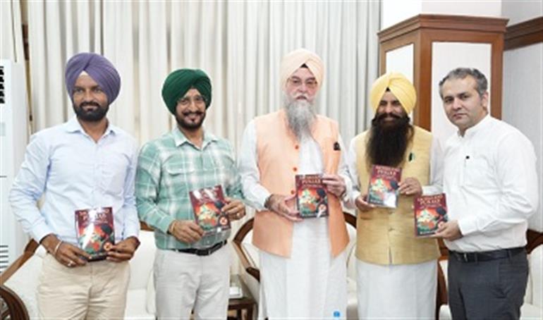 Punjab VS  releases book titled ‘Sachkhand Punjab’ written by Raj Malhotra