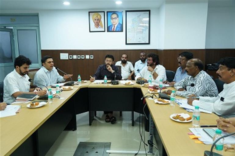 Cabinet minister assures swift resolution of legitimate demands of sanitation workers & sewermen union