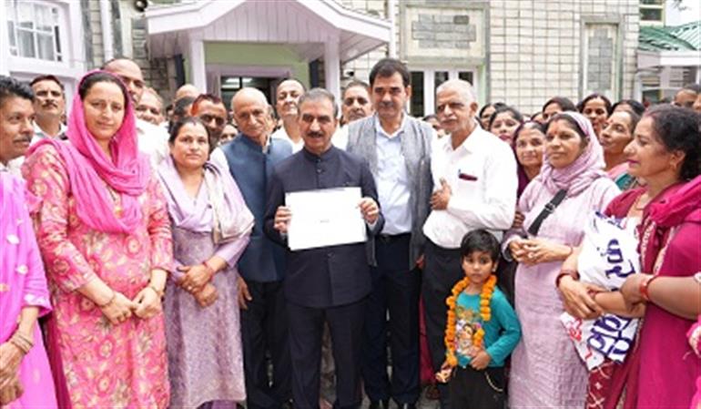 Himachal : Milk producers thank CM for Rs 3 freight subsidy