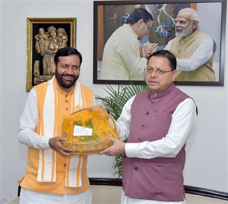 CM Saini Pays Courtesy Call On Uttarakhand CM in Dehradun