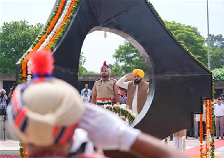 CM pays tribute to Martyrs On Kargil Vijay Diwas