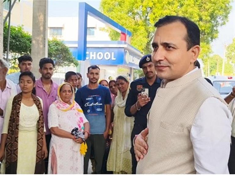 Himmat Singh Inspects CET Exam Centres, Candidates Express Satisfaction with Arrangements