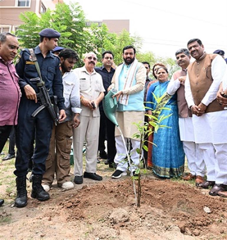 CM joins citizens at Panchkamal, Panchkula to listen to ‘Mann Ki Baat’