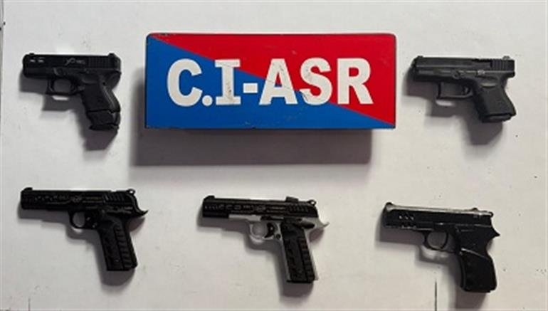 Pak-Smuggler&39;s operative held with five sophisticated pistols in Amritsar