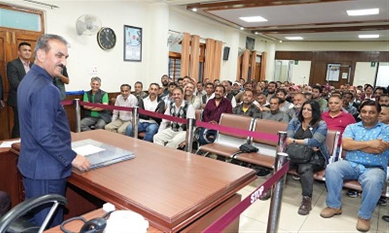 Himachal : Govt to take up concerns of &39;Seb Utpadak Sangh&39;with the Centre: CM