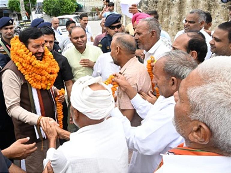Saini offers prayers at Shri Sangameshwar Mahadev Temple in Pehowa, performs Jalabhishek amid vedic chants